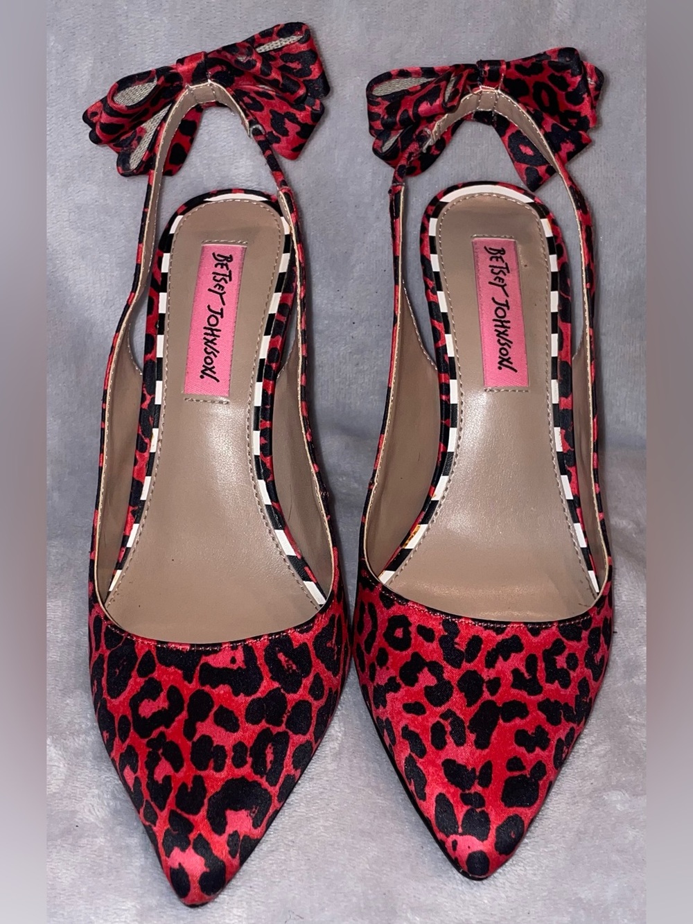 Betsey Johnson Women’s Size 6.5 Ginjer Red Leopard Satin Bow Slingback Heels - Picture 2 of 9